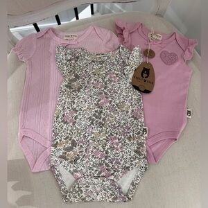 🦢 3~6 Mth Organic Cotton Pink and Floral Baby Onesies 3 Piece Set NWT